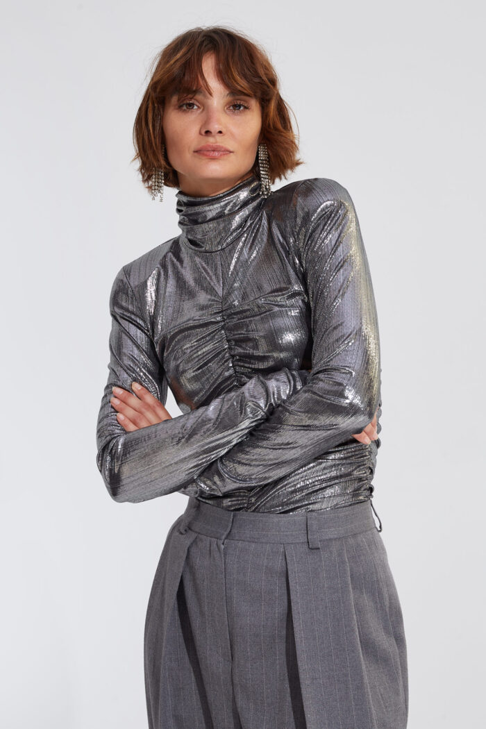Top Iris in Silver