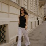 Creamy pants with frill