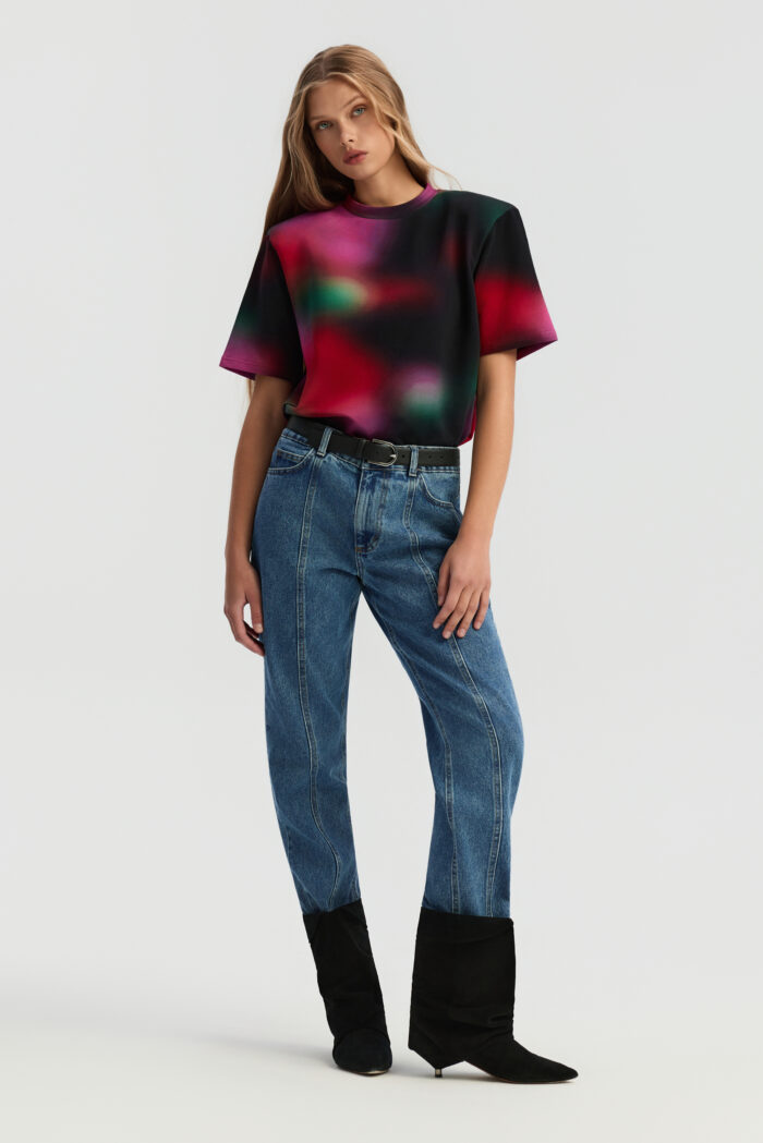 AFFAIR_8046_8244 Top Margo in blurred meadow