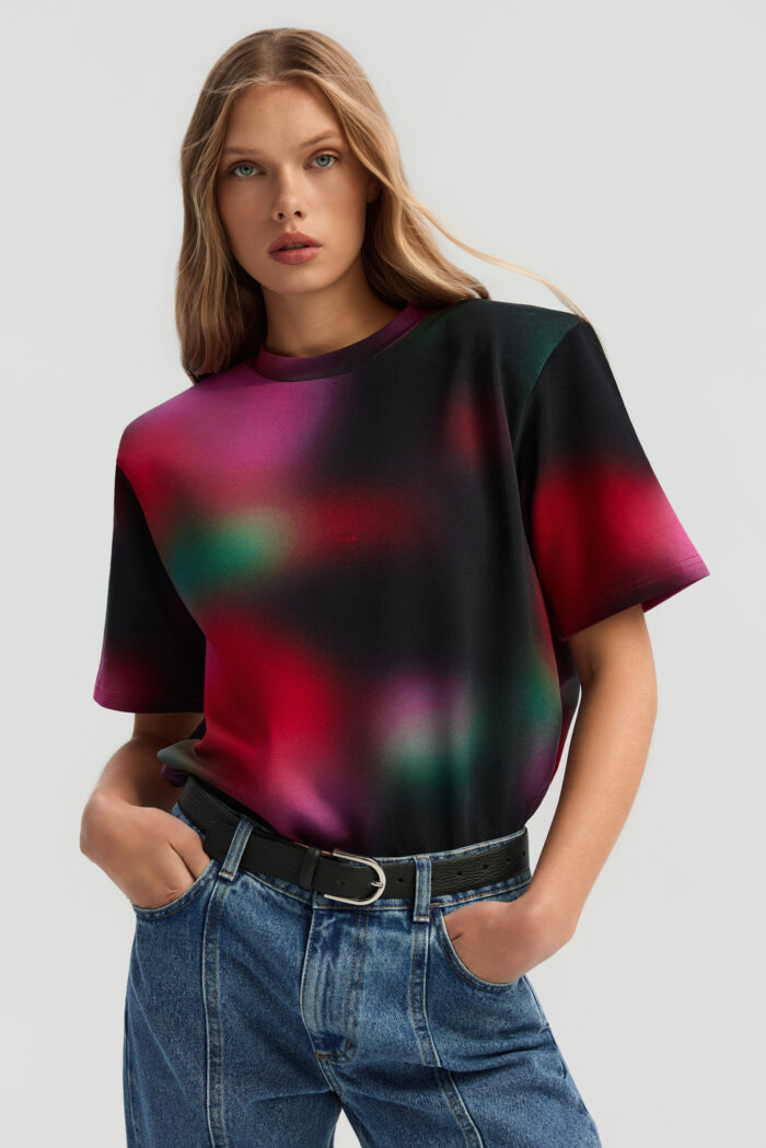 AFFAIR_8064_8245 Top Margo in blurred meadow