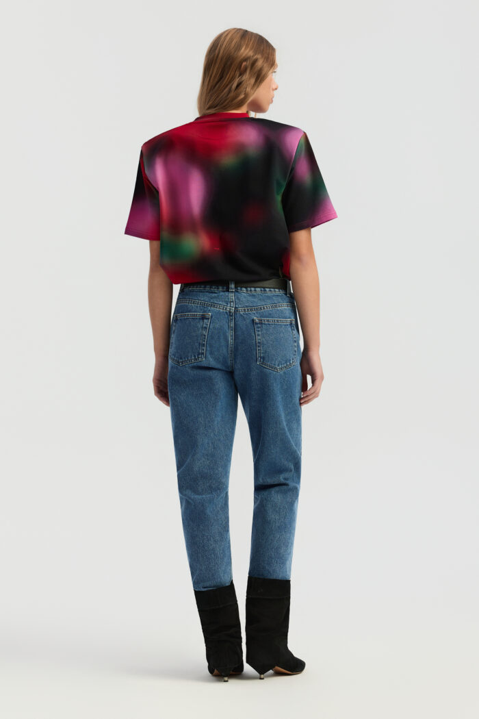 AFFAIR_8111_8247 Top Margo in blurred meadow