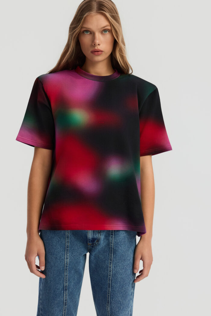 AFFAIR_8121_8248 Top Margo in blurred meadow