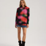 Palmer longsleeve in blurred meadow