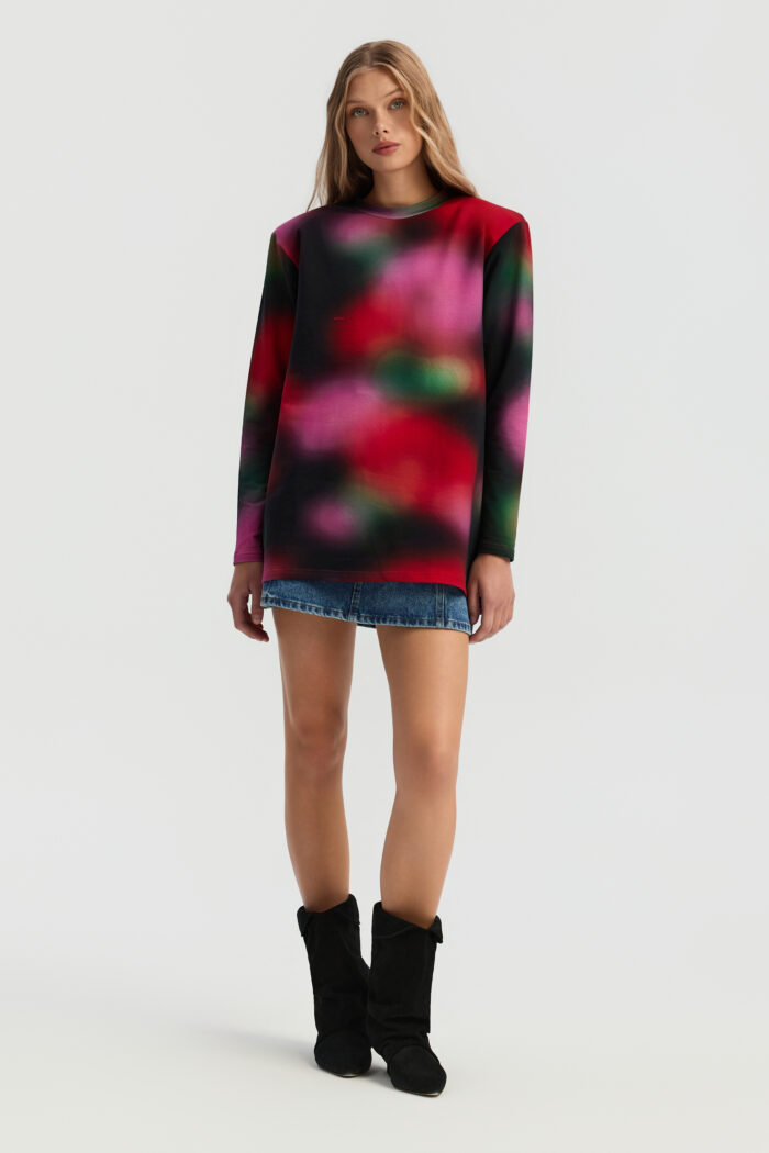 AFFAIR_8129_8249 Palmer longsleeve in blurred meadow
