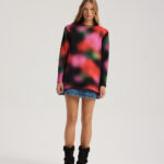 Palmer longsleeve in blurred meadow