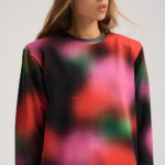 Palmer longsleeve in blurred meadow